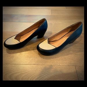 Like New! Miz Mooz Floretta Leather Pump